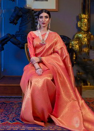 Оранжевое индийское сари из жаккардовой ткани и шёлка, украшенное вышивкой люрексом