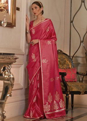 Красное индийское сари из шёлкового атласа, украшенное вышивкой люрексом