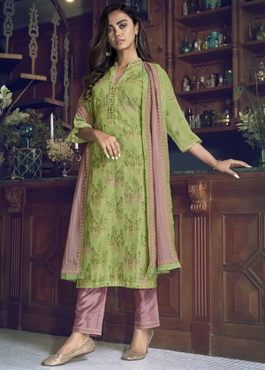 Зелёное и розовое шёлковое платье / костюм, украшенное вышивкой люрексом, печатным рисунком