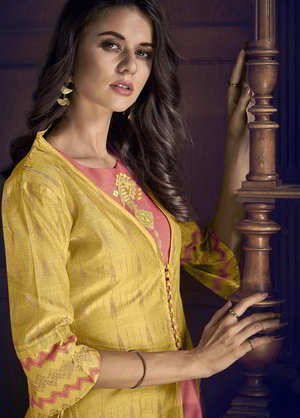 Жёлтое и розовое шёлковое платье / костюм, украшенное вышивкой люрексом, печатным рисунком