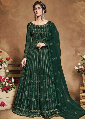 Зелёное платье / костюм из атласа и фатина, украшенное вышивкой