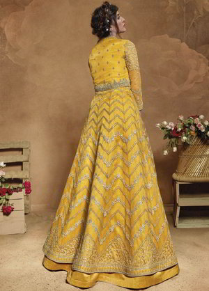 Жёлтое платье / костюм из шёлка и фатина, украшенное вышивкой