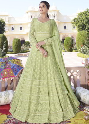 Светло-зелёное длинное платье / анаркали / костюм из креп-жоржета, украшенное вышивкой