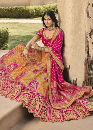 Жёлтый, оранжевый и цвета фуксии шёлковый и жаккардовый индийский женский свадебный костюм лехенга (ленга) чоли, украшенный вышивкой люрексом со стразами, пайетками
