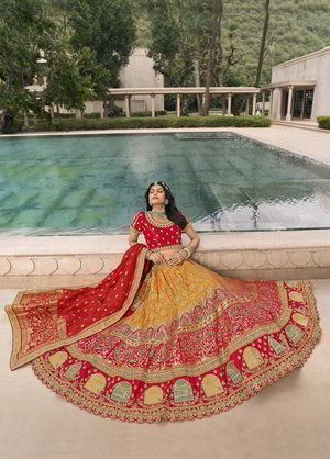Жёлтый и красный шёлковый и жаккардовый индийский женский свадебный костюм лехенга (ленга) чоли, украшенный вышивкой люрексом со стразами, пайетками