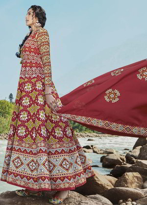 Бордовое длинное платье / анаркали / костюм из дизайнерского шёлка, украшенное печатным рисунком