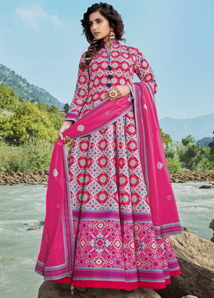 Розовое шёлковое длинное платье / анаркали / костюм, украшенное печатным рисунком