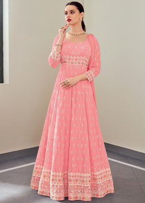 Розовое длинное платье / анаркали / костюм из креп-жоржета, украшенное вышивкой люрексом, скрученной шёлковой нитью