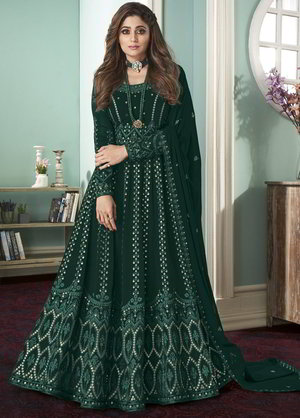 Зелёное длинное платье / анаркали / костюм из креп-жоржета, украшенное вышивкой