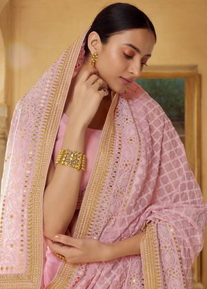 Розовое индийское сари из креп-жоржета