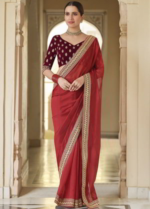 Красное индийское сари из органзы и фатина, украшенное вышивкой люрексом, скрученной шёлковой нитью