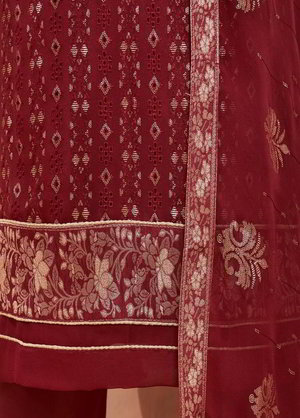 Бордовое платье / костюм из креп-жоржета и жаккардовой ткани, украшенное вышивкой люрексом, скрученной шёлковой нитью с пайетками, кружевами