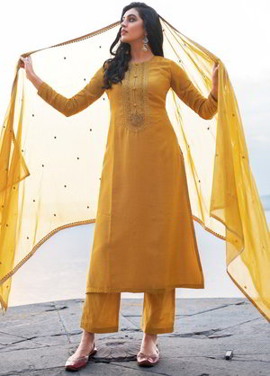 Жёлтое хлопковое и шёлковое платье / костюм, украшенное вышивкой люрексом, скрученной шёлковой нитью со стразами