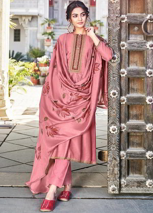 Розовое платье / костюм из хлопка с шёлком, украшенное вышивкой люрексом, печатным рисунком