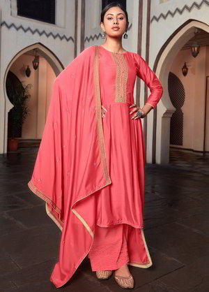 Розовое хлопко-шёлковое платье / костюм, украшенное печатным рисунком, вышивкой