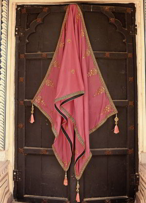 Розовый индийский женский свадебный костюм лехенга (ленга) чоли, украшенный вышивкой люрексом с пайетками