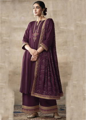 Пурпурное шёлковое и шифоновое платье / костюм, украшенное вышивкой