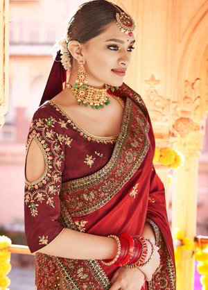 Красное парчёвое и шёлковое индийское сари, украшенное вышивкой люрексом