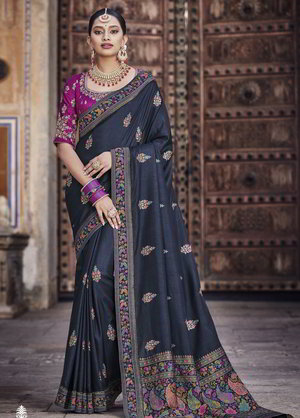 Тёмно-синее индийское сари из парчи и шёлка, украшенное вышивкой люрексом