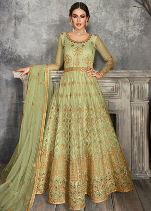 Зелёное длинное платье / анаркали / костюм из атласа, шёлка и фатина, украшенное вышивкой