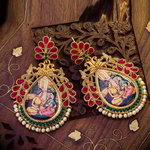 *Разноцветные и золотые индийские серьги со стразами