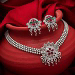 *Серебристое и зелёное индийское украшение на шею со стразами