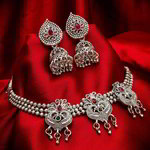 *Серебристое и зелёное индийское украшение на шею со стразами