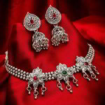 *Серебристое и зелёное индийское украшение на шею со стразами