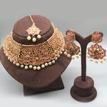 *Золотое и розовое индийское украшение на шею со стразами, перламутровыми бусинками