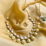 *Бежевое, коричневое и золотое индийское украшение на шею со стразами, перламутровыми бусинками