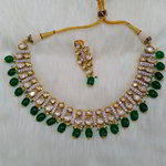 *Цвета меди, зелёное и золотое индийское украшение на шею из меди с искусственными камнями