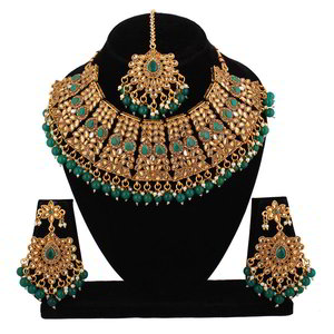 Зелёное и золотое индийское украшение на шею со стразами