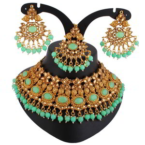 Зелёное и золотое индийское украшение на шею со стразами, перламутровыми бусинками