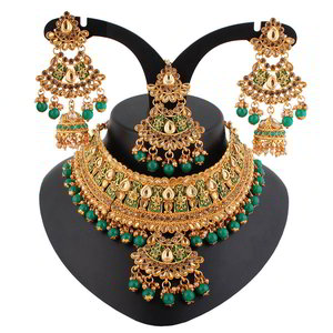 Зелёное и золотое индийское украшение на шею со стразами