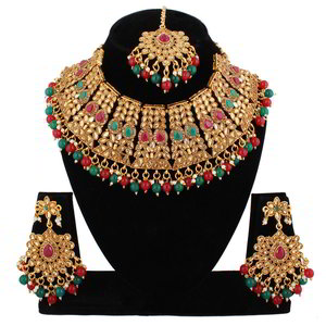 Разноцветное и золотое индийское украшение на шею со стразами