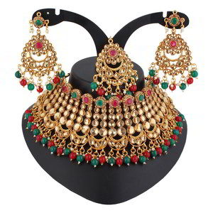 Разноцветное и золотое индийское украшение на шею со стразами