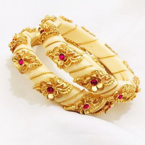 Бежевый, коричневый и золотой индийский браслет со стразами, бисером