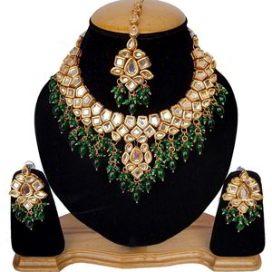 Зелёное и золотое индийское украшение на шею с бисером