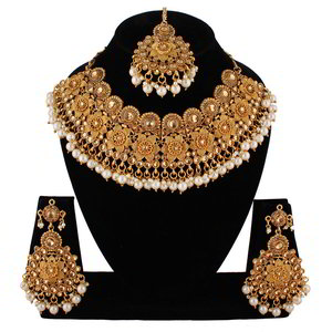 Молочное и золотое индийское украшение на шею со стразами