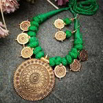 *Золотое индийское украшение на шею с бисером