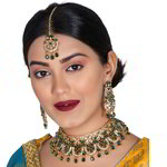 *Зелёное и золотое индийское украшение на шею со стразами