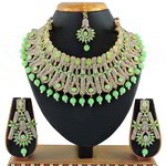 *Зелёное и золотое индийское украшение на шею со стразами, перламутровыми бусинками