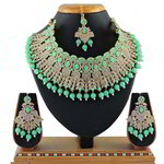 *Зелёное и золотое индийское украшение на шею со стразами, перламутровыми бусинками