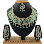 *Зелёное и золотое индийское украшение на шею со стразами, перламутровыми бусинками