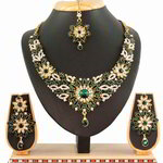 *Зелёное и золотое латунное индийское украшение на шею со стразами