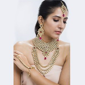 Золотое индийское украшение на шею со стразами, искусственными камнями