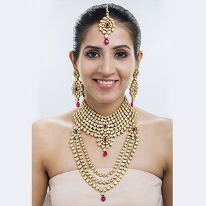 Золотое индийское украшение на шею со стразами, искусственными камнями