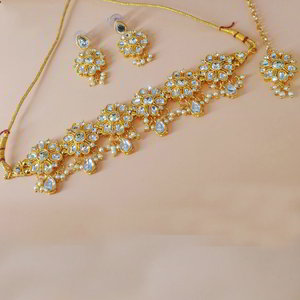 Молочное и золотое индийское украшение на шею со стразами, перламутровыми бусинками