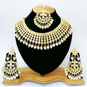 Молочное и золотое индийское украшение на шею со стразами, искусственными камнями