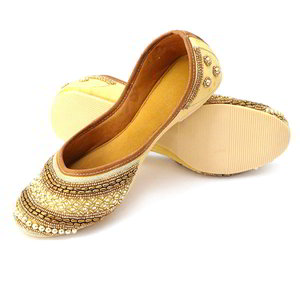 Золотая индийская женская обувь с бисером